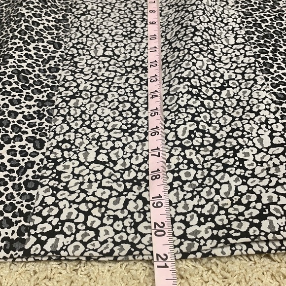 Ann Taylor Animal Print Pencil Skirt Zipper Accent Leopard Black Gray Size 10 - Picture 9 of 15
